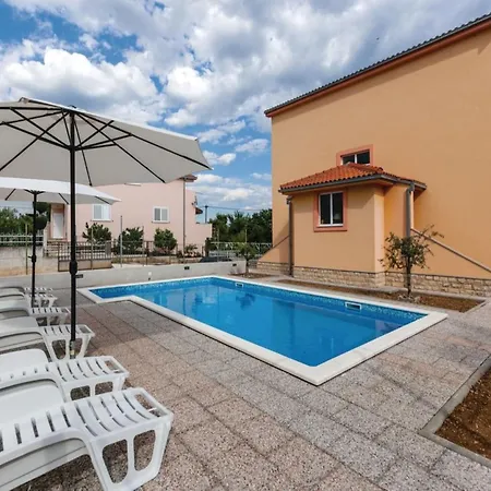 Chic And Stylish With Pool - Five Bedroom With Pool * Kaštel Novi