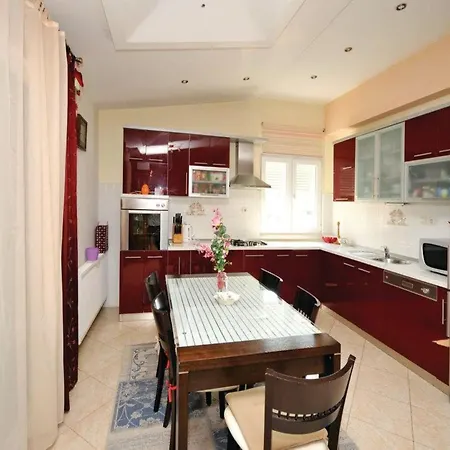 Chic And Stylish With Pool - Five Bedroom With Pool * Kaštel Novi